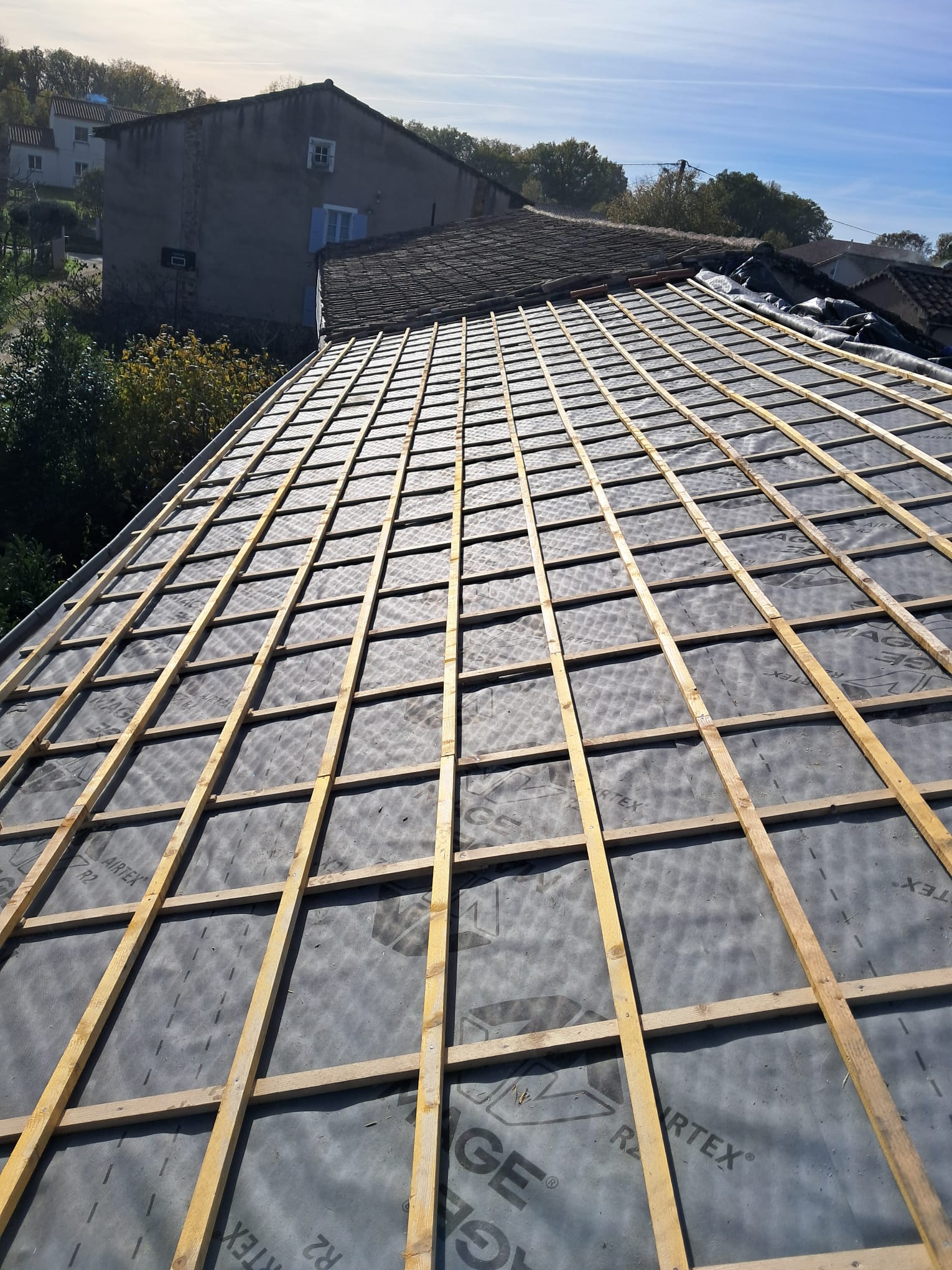 SM Rénovation — couvreur artisan sur toiture à Valenciennes