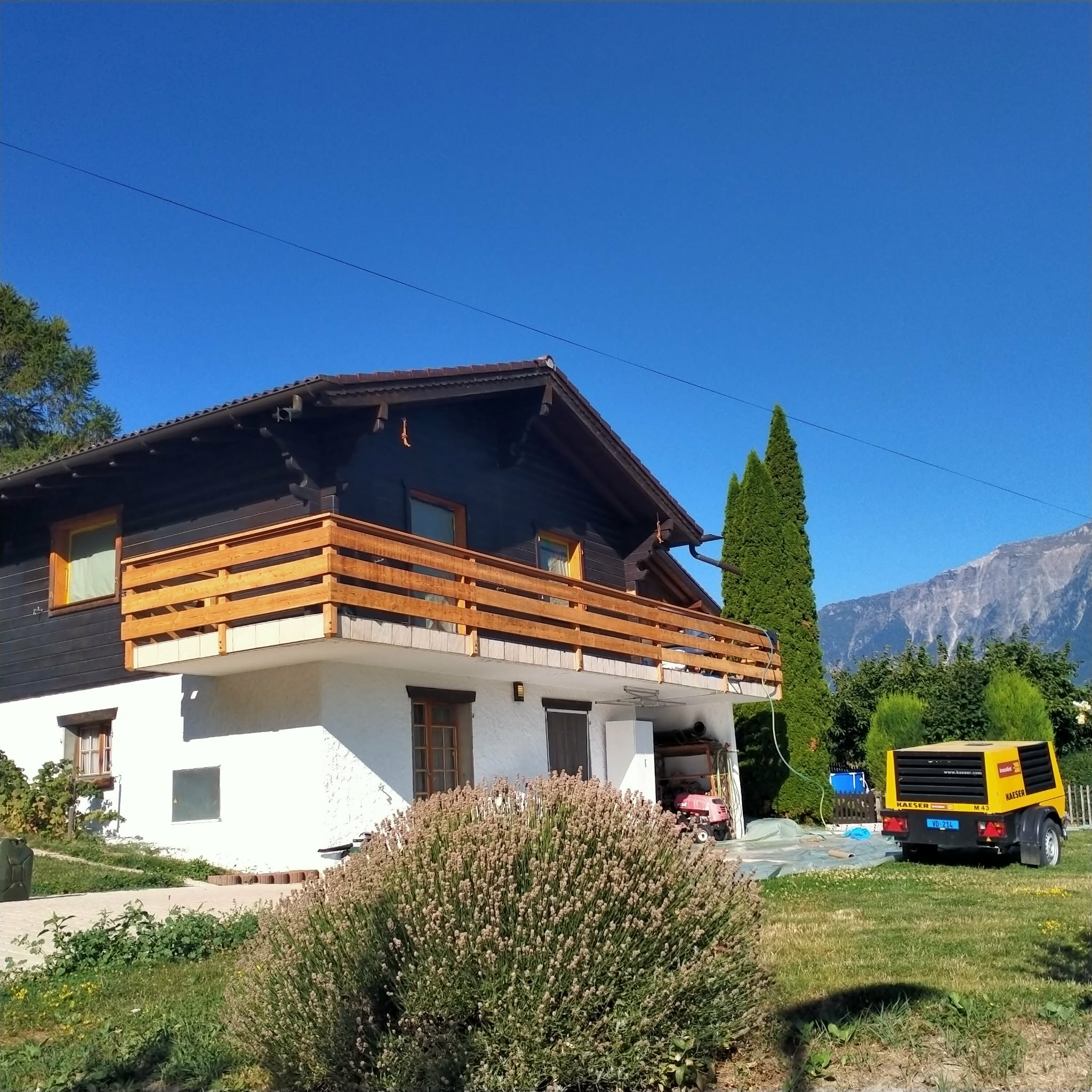 Traitement et rénovation façade bois — chalet