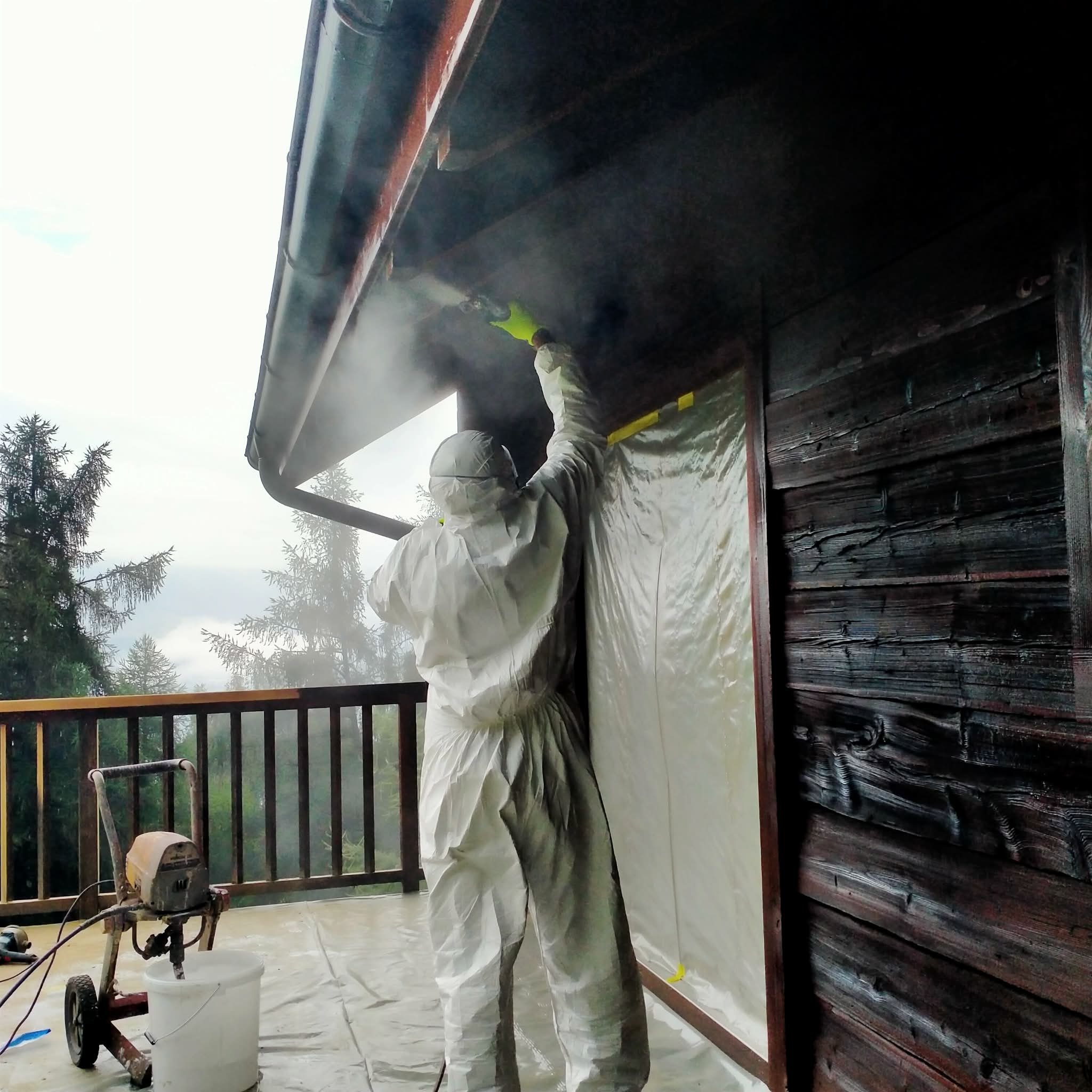 SM Rénovation — traitement de façade en cours